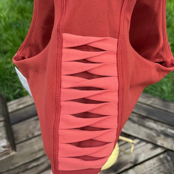 ATHLETA ~ New Conscious Twist Crop Top in Powervita Rust Red Size XS - Picture 9 of 13